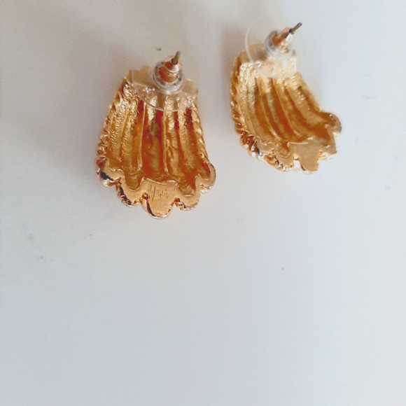 Goldtone Earrings - Picture 2 of 3